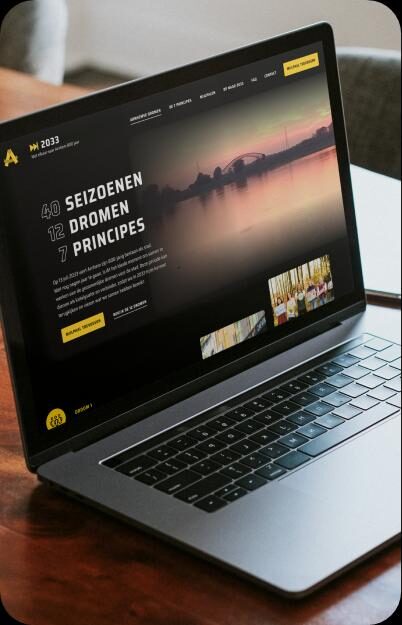 Laptop met een door Perplex ontwikkelde website